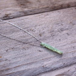 Rough Rock Green Kyanite Necklace グリーンカイヤナイトの原石ネックレス 4枚目の画像