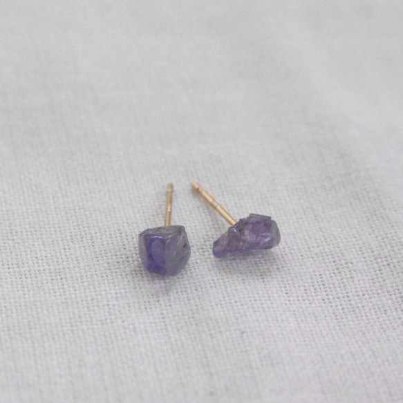 Rough Rock Tanzanite pierced earrings タンザナイトの原石ピアスＫ18　Ａ 4枚目の画像