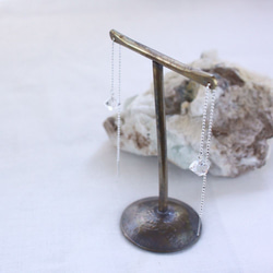 Herkimer Diamond long chain earrings　ハーキマーダイヤモンドのアメリカンピアス 1枚目の画像