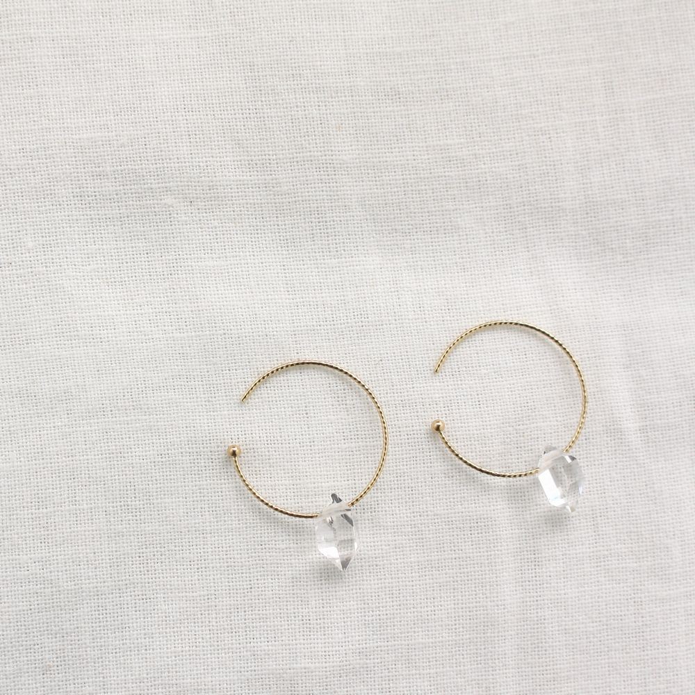 ハーキマーダイヤモンドの縄目フープピアス　K10イエローゴールド