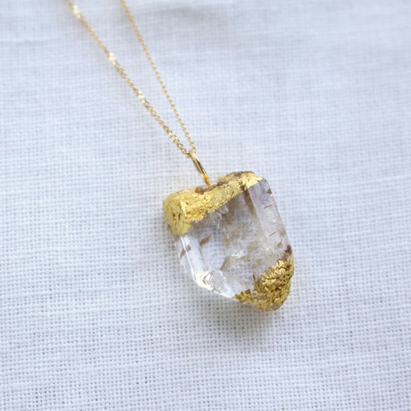 Rough Rock White Topaz Necklace w/ JapaneseLacquer, GoldLeaf 2枚目の画像