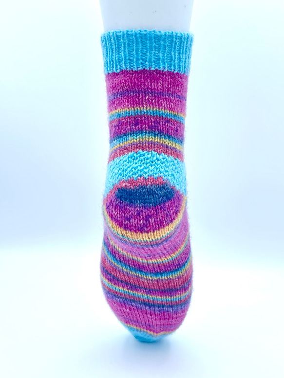 手編みの靴下　Opal毛糸使用 3枚目の画像