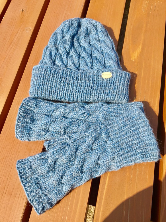 縄編み帽子とハンドウォーマーのセット 1枚目の画像