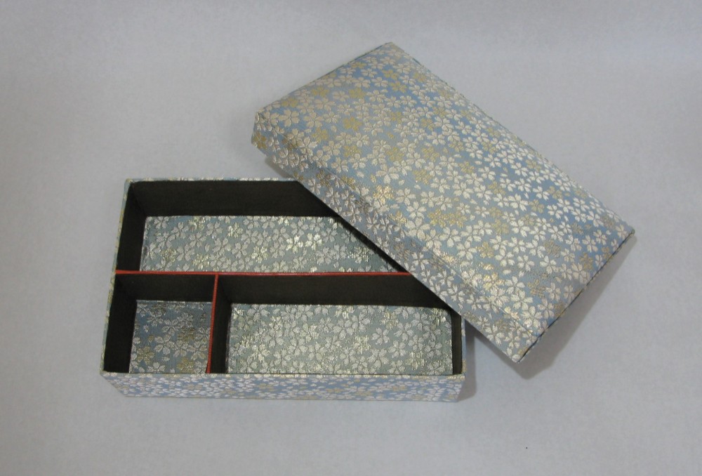 ＊在庫一掃/最終価格＊【1点のみ】大人の裁縫箱・金襴さくら柄×カルトナージュ仕立て・洋裁のプロ考案