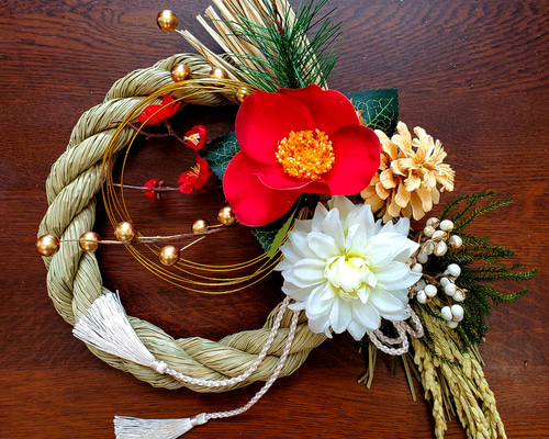 しめ縄★ 椿③ダリア　お正月飾り　しめ飾り　しめ縄リース　紅白 椿とダリアのお正月飾り （Creema限定） しめ縄・しめ飾り
