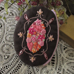 ポーチブロドゥリー　花とアンティークフレーム　コーラルピンク 1枚目の画像