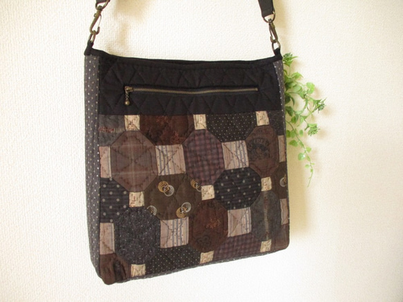パッチワークキルト　ショルダーバッグ　ハンドメイド パッチワークキルト ショルダーバッグ - MOMO'S GALLERY | minne