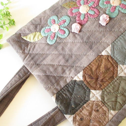 大きなお花のトートバッグ ハンドメイド パッチワーク 手作り 1d1d43877894bcc16cd96bb6c8fec4