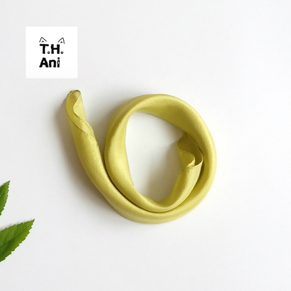 タニ手作りオリジナル植物染めグリーンシルクスカーフ-活気に満ちた天然植物染めシルクスカーフスカーフスカーフオリジナル明るい緑ユニ 2枚目の画像