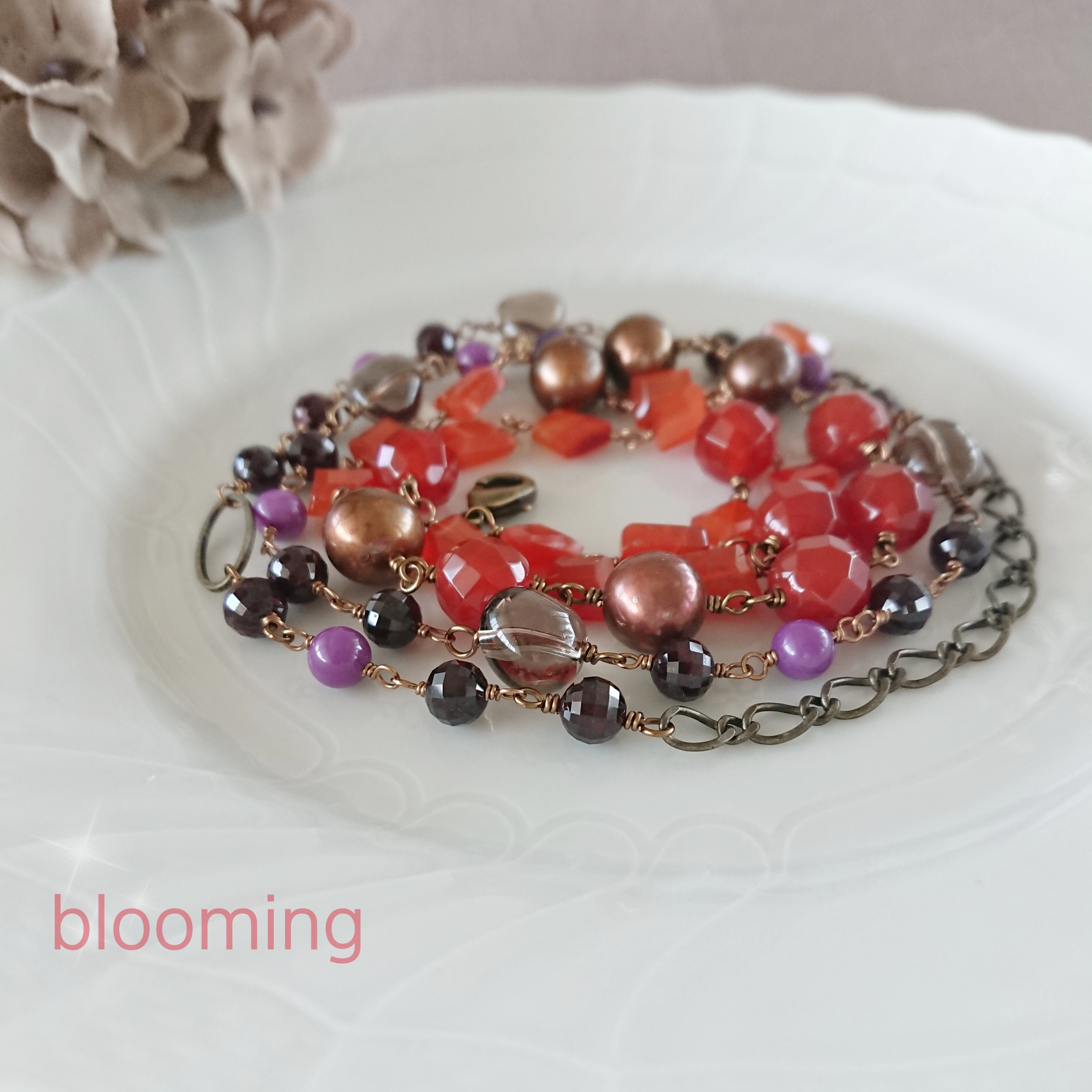 カーネリアン・ガーネット・フォスフォシデライト・スモーキークォーツ・淡水パール・フローライトのロングネックレス：天然石