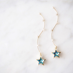 スワロフスキー＊クリスタルバミューダブルー＊星のロングウェーブピアス／イヤリング【k14gf 金属アレルギー対応】 1枚目の画像