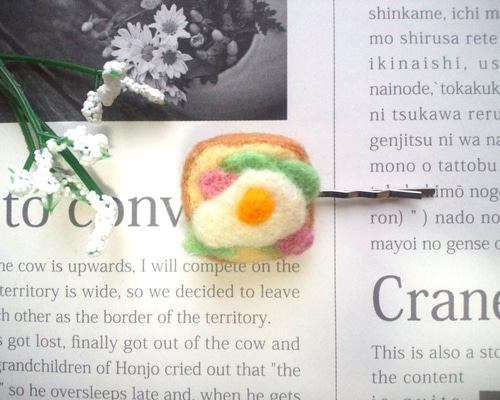 羊毛フェルトおにぎり＆食パン☆ベビーヘアクリップ　ヘアゴム 羊毛フェルトおにぎり＆食パン☆ベビーヘアクリップ ヘアゴム