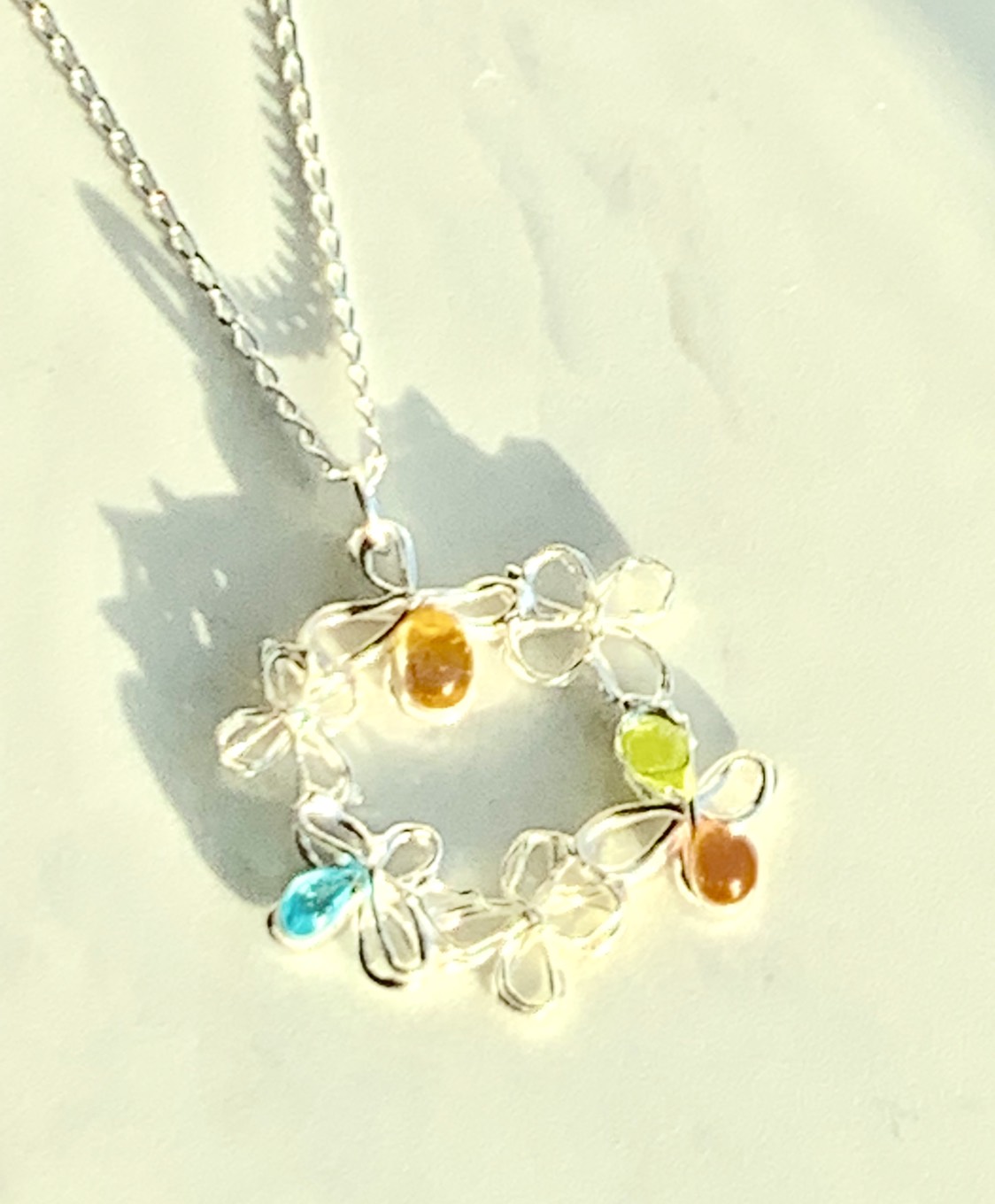 純銀製の フラワーリースペンダント