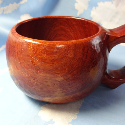 【美品】良岳氏作 木製コーヒーカップ けやき・花梨（2脚セット） 花梨の一木彫りコーヒーカップ マグカップ 良岳 通販 10449925｜Creema
