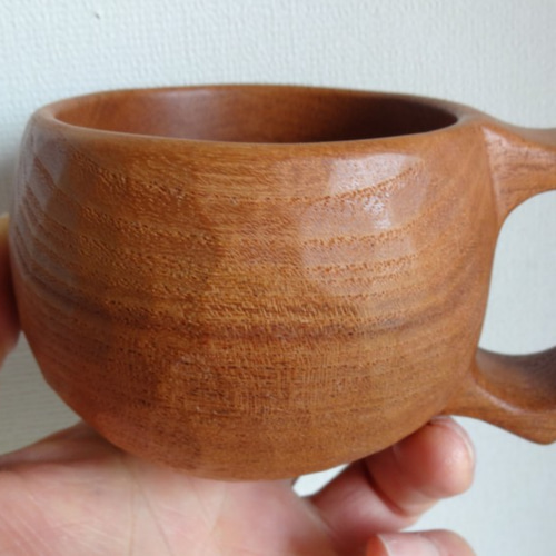 梨（ケンポナシ）の木の一木彫りコーヒーカップ マット仕上げ