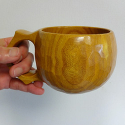 大ぶりな桑の一木彫りコーヒーカップ。 3枚目の画像
