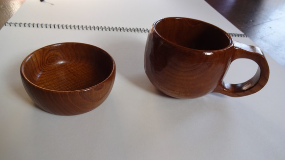 桑の木の一木彫りコーヒーカップ。同じ桑の木の豆皿付き 1枚目の画像