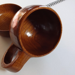 桑の木の一木彫りコーヒーカップ。同じ桑の木の豆皿付き 3枚目の画像