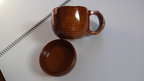 桑の木の一木彫りコーヒーカップ。同じ桑の木の豆皿付き 4枚目の画像