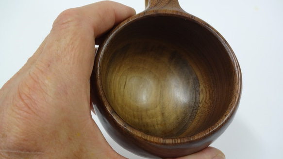 ウオールナットの一木彫りのコーヒーカップです。 5枚目の画像
