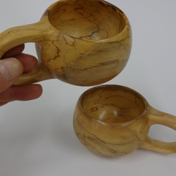 栃の古木で作った一木彫りのペアーカップです。 8枚目の画像