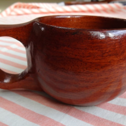 赤茶っぽい花梨の一木彫りコーヒーカップ 6枚目の画像