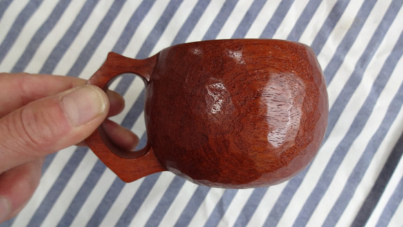 moto様受注作品　赤茶っぽい花梨のペア一木彫りコーヒーカップ 8枚目の画像