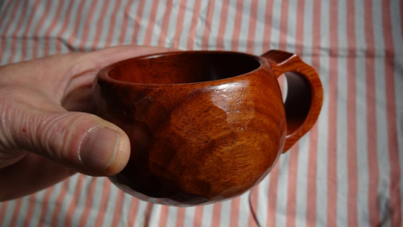 ヘイル様受注作品　赤茶っぽい花梨の一木彫りコーヒーカップ 3枚目の画像
