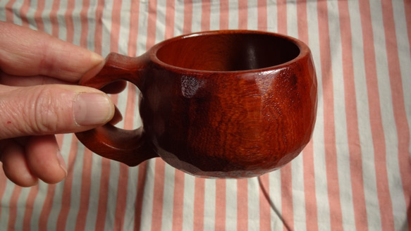 ヘイル様受注作品　赤茶っぽい花梨の一木彫りコーヒーカップ 9枚目の画像