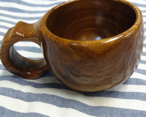 エンジュの木で作った一木彫りコーヒーカップ。 マグカップ 良岳 通販