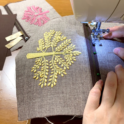 手刺繍ポーチ・やすらぎ(黄色) 8枚目の画像