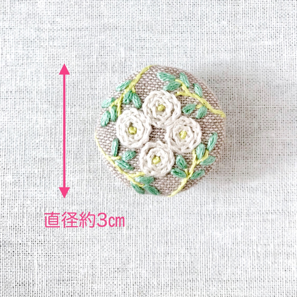 花のスクエア刺繍ブローチ(ベージュ) 2枚目の画像