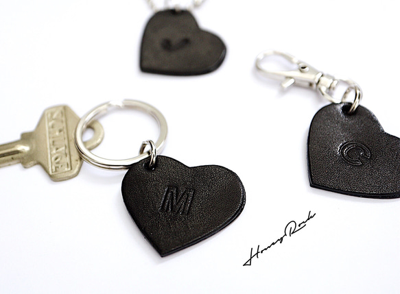 黒 飯盒 Qロゴ付き 桜の刻印 イニシャル刻印 名入れ可 ミニハートのキーホルダー 黒 キーリング