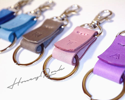 ◆送料無料◆イニシャルフェルトキーホルダー　軽い　レーザー刻印　3/9 ☆本皮レザー スマートキーケース、キーホルダー、イニシャル