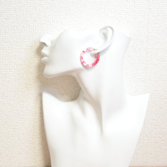 30mmフープピアス　#015JS桜と蝶々（ピンク）　Family Ties 5枚目の画像