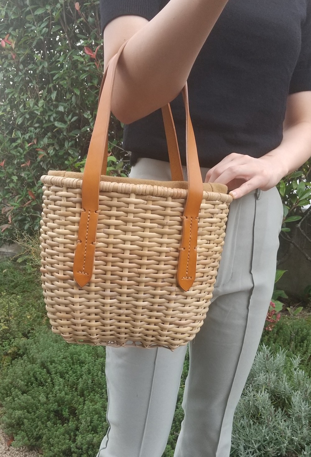 美品　ブラック皮籐かごバッグ 美品　ブラック皮籐かごバッグ