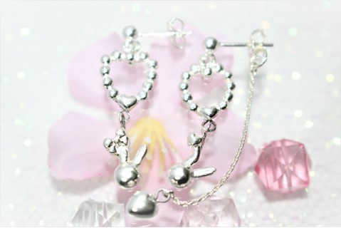 ｛送料無料｝Bluemoonオリジナル ムーンラビットピアス