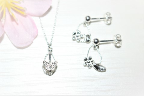 ｛送料無料｝特別価格 しずくネックレス、ピアスセット