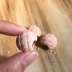 いちごクリームメロンパン 2枚目の画像