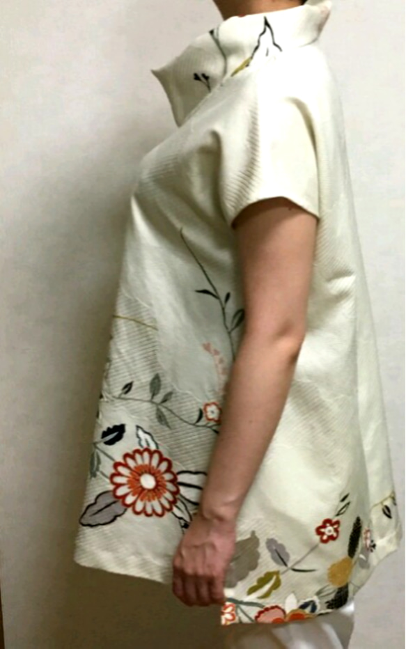 着物リメイクチュニック　
花柄 染め 綸子 シルク 4枚目の画像