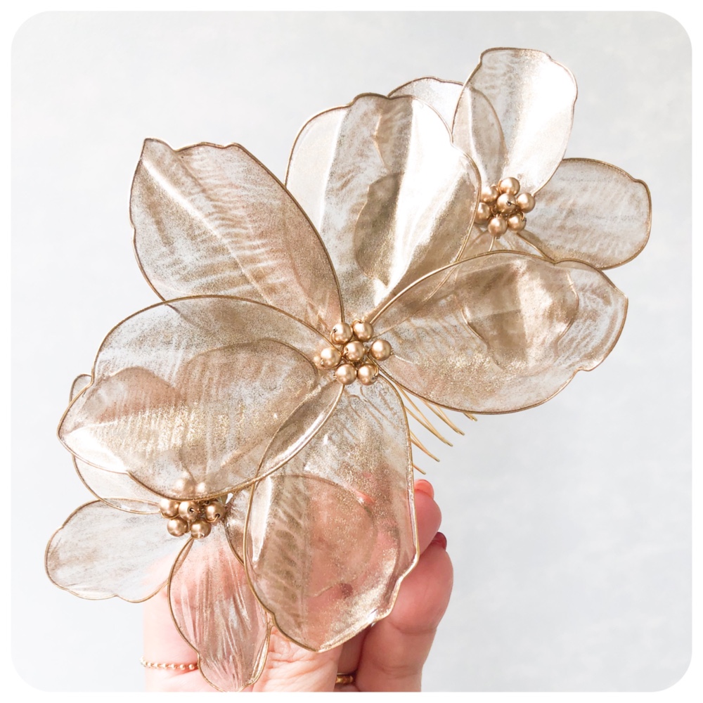 ゴールドフラワーヘッドドレス和装ヘアアクセ海外発送可　ブライダルアクセサリー　ウェディングアクセサリー