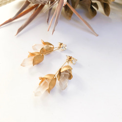 真鍮フラワー水晶ピアスブライダル海外発送可　ブライダルアクセサリー　ウェディングアクセサリー　結婚式 2枚目の画像