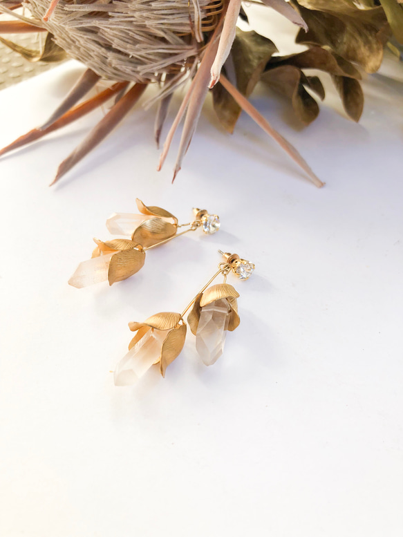 真鍮フラワー水晶ピアスブライダル海外発送可　ブライダルアクセサリー　ウェディングアクセサリー　結婚式 2枚目の画像