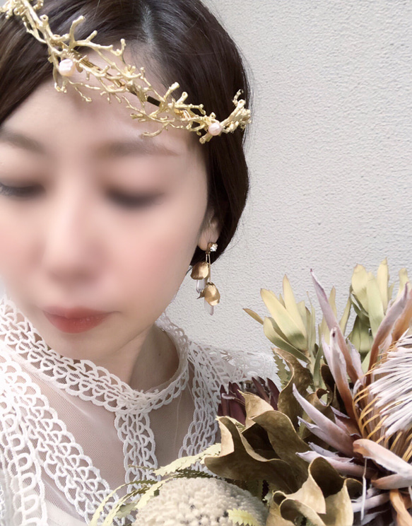 真鍮フラワー水晶ピアスブライダル海外発送可　ブライダルアクセサリー　ウェディングアクセサリー　結婚式 4枚目の画像