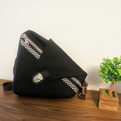 figure technologieオシャレ三角バッグ「E285」ストライプ ユニセックス 3枚目の画像