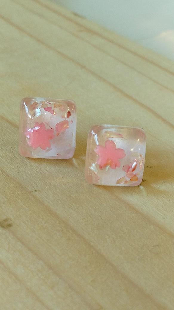 和菓子の様な桜モチーフピアス 3枚目の画像