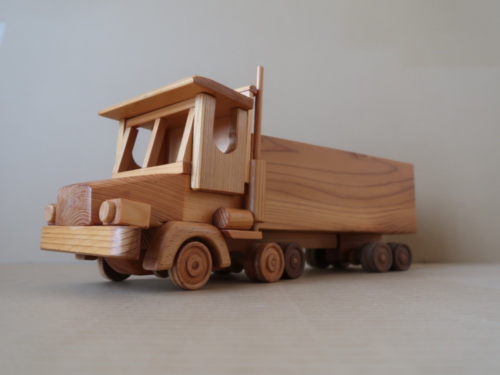 アメリカでは今も現役ボンネットトラック 4,500円