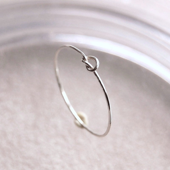 SV925 銀の糸を結んだ指輪　ピンキーリングにぴったりなノットリング。 1枚目の画像