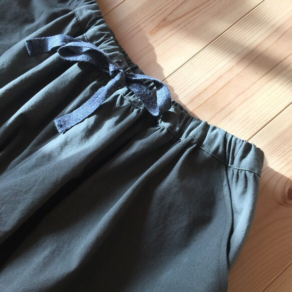 ギャザースカートのようなシルエットフレアパンツ 4枚目の画像