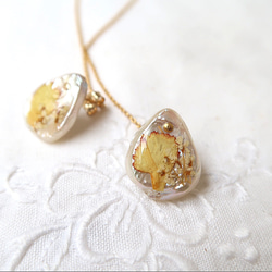 -  antique botanical pearl -  ドロップピアス（yellow×レースフワラー×ゴールドピン) 1枚目の画像